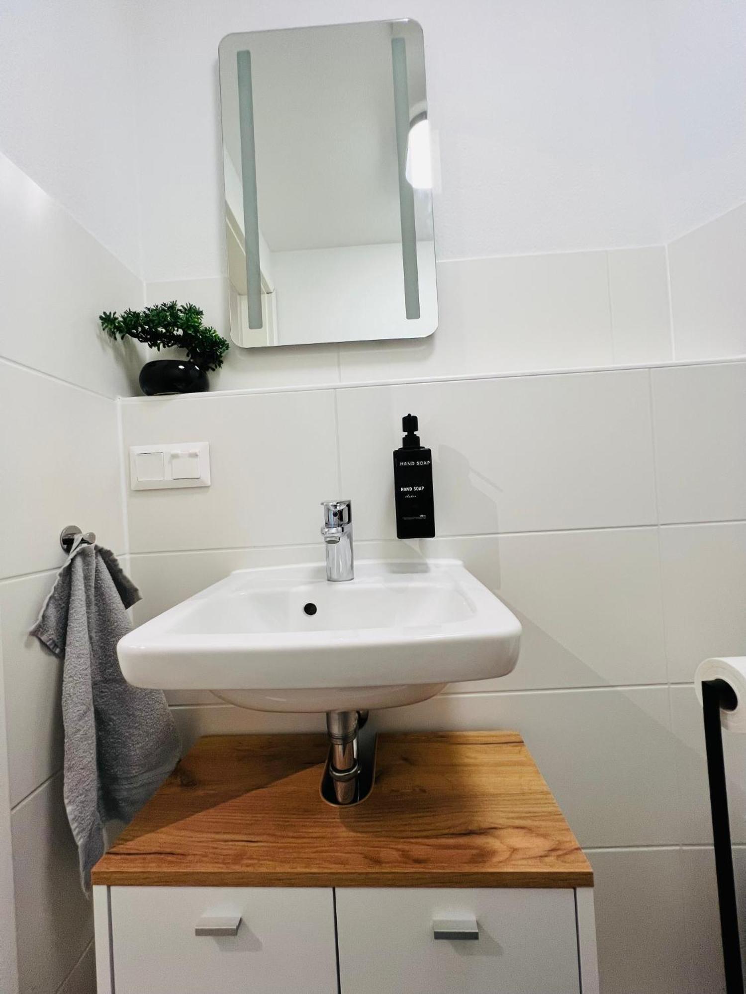 Moderne Wohnung Naehe Hbf-Lift-Tiefgarage-Contactless Check-In Хановер Екстериор снимка